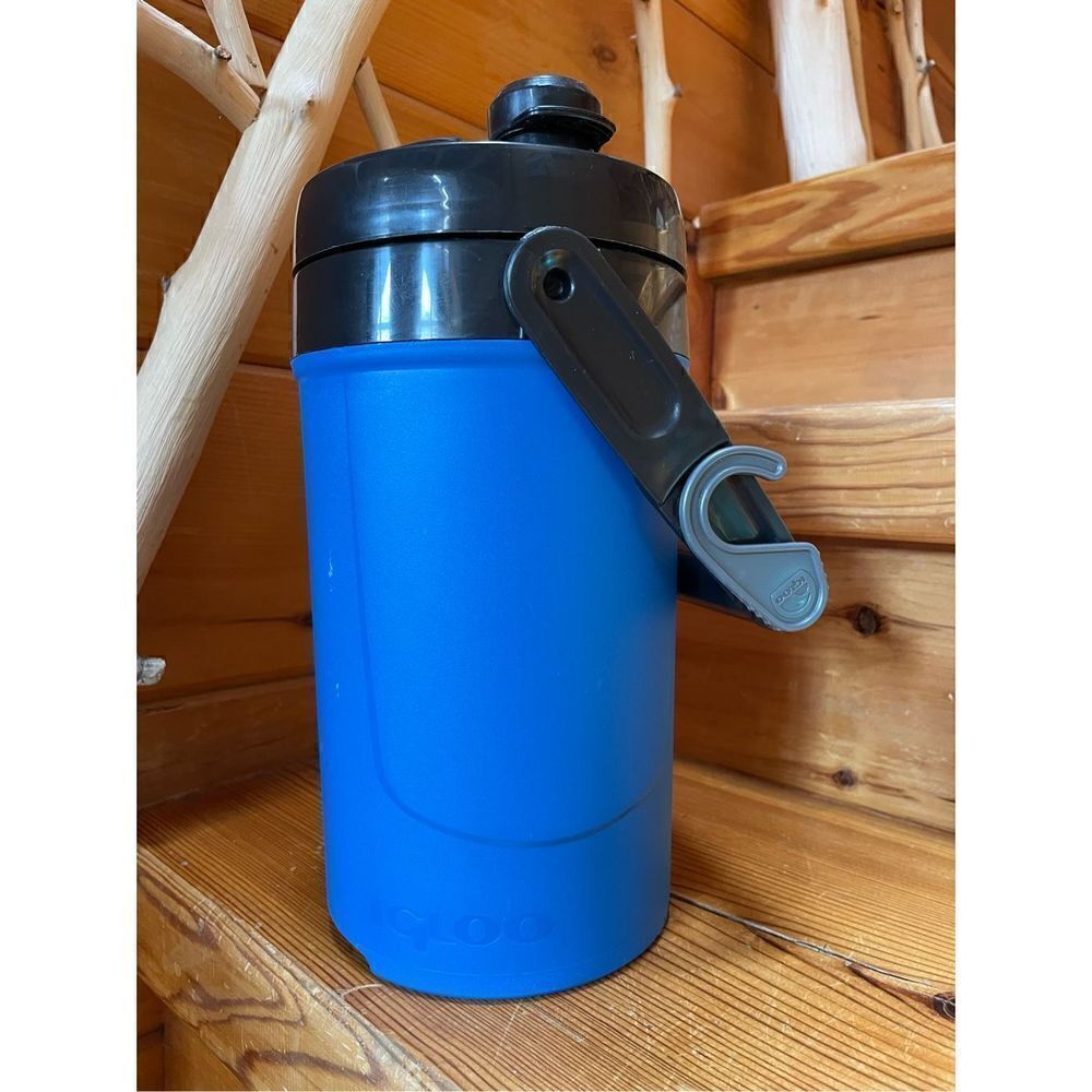 Igloo Proformance® 1/2 Gallon Water Jug, Black & Blue with Hanger Handle